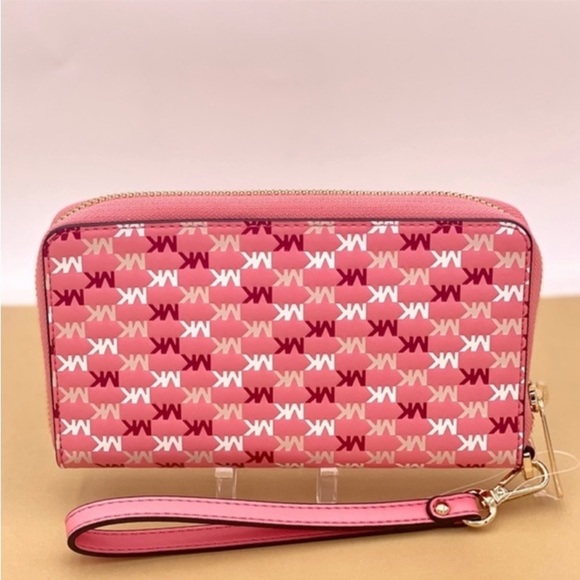 Michael Kors Jet Set Travel Flat Phone Case
Wallet Wristlet - Picture 3 of 10